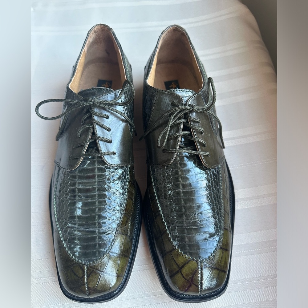 Men’s Dark Green Stacy Adams Shoe.